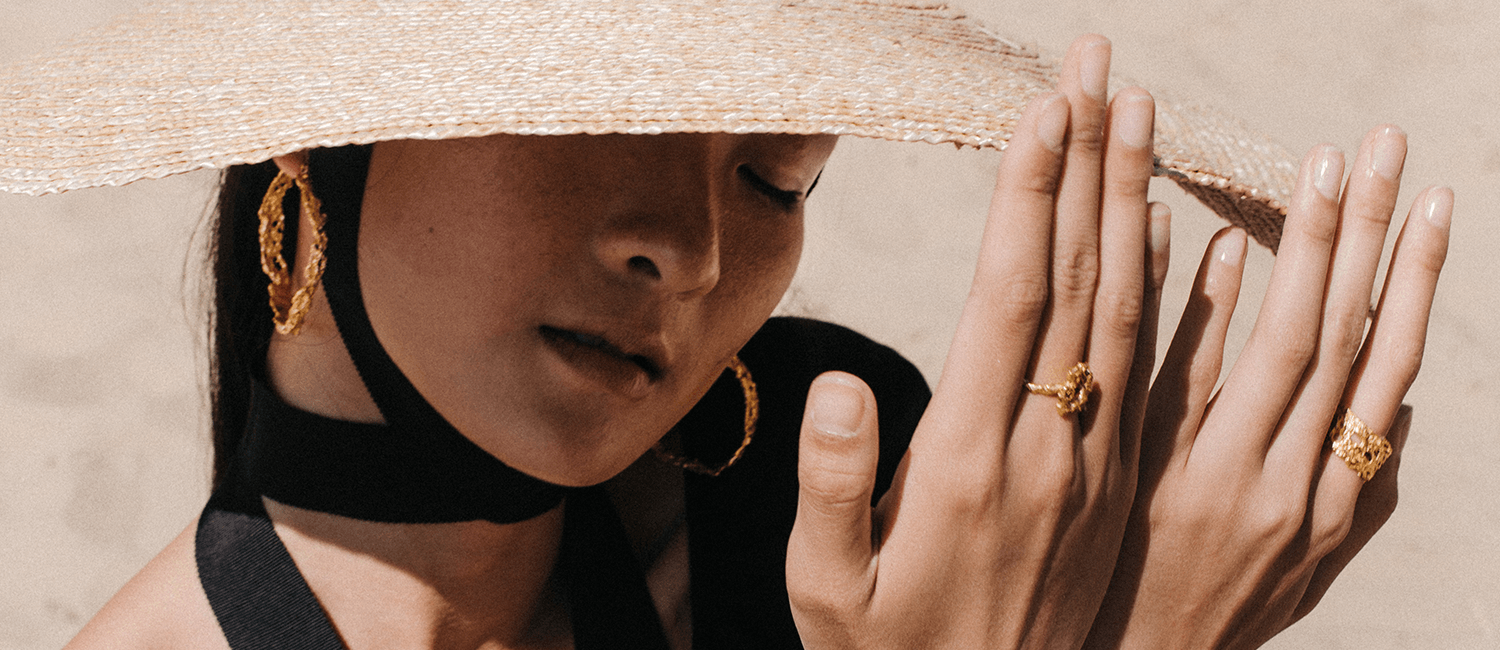 A Guide to Wearing Statement Jewellery